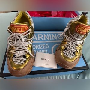 Gucci Flashtrek gold Leather Sneakers